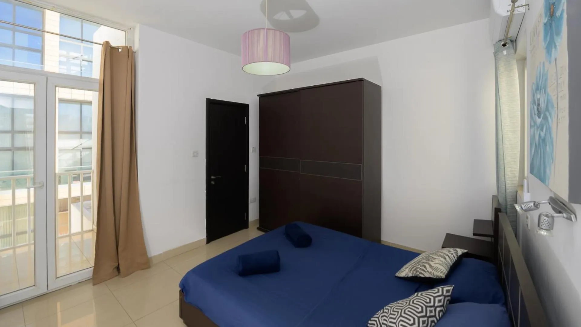 Stylish St.Julians Penthouse With Terrace In The City Centre With Seaviews San Julián Apartamento